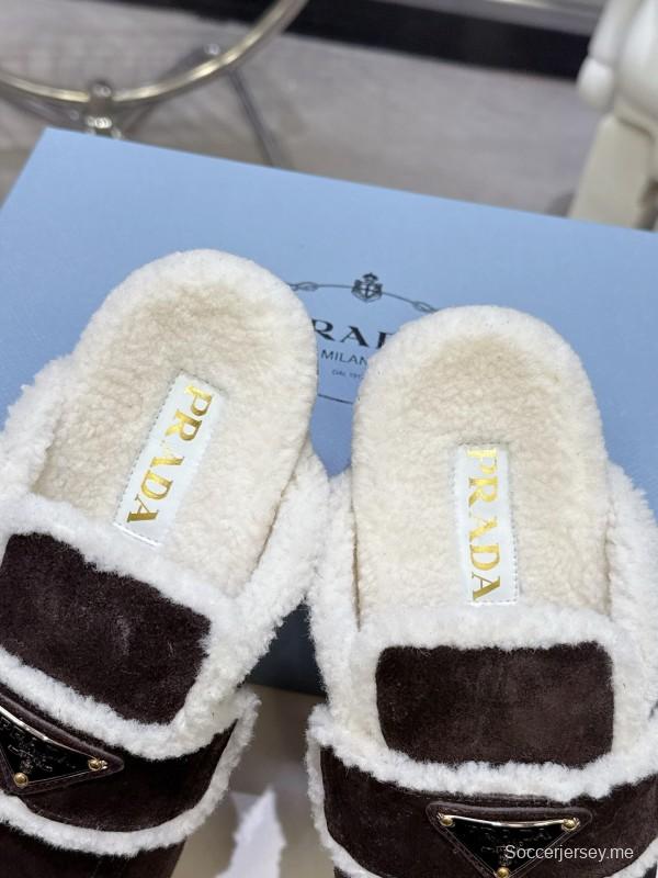 Prada Fall/Winter New Mule Slippers Triangle Buckle Bread Toe Half Slippers - KFY00270