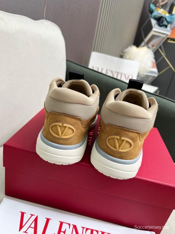 VALENTINO RUNBOOT Mid-Top Sneakers with Urban Casual Design - AS00380