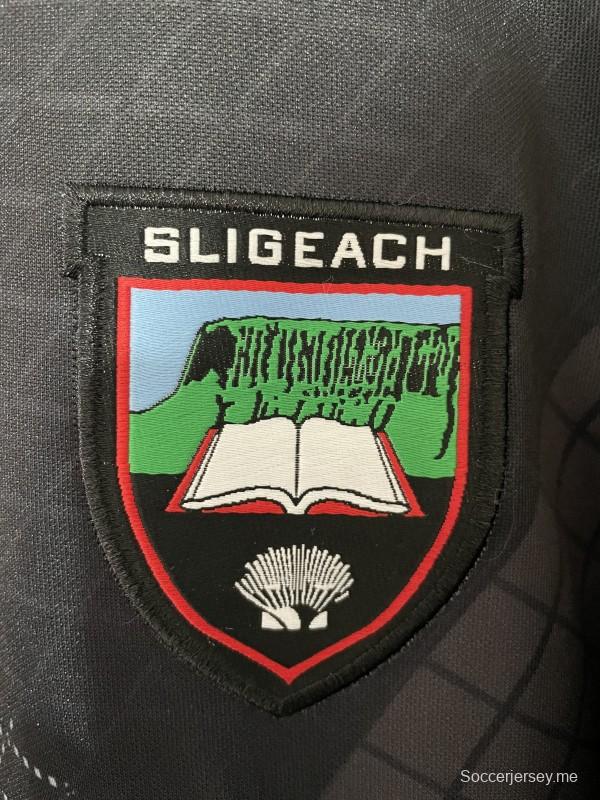 25/26 قميص سليجو GAA أسود بنقش هندسي