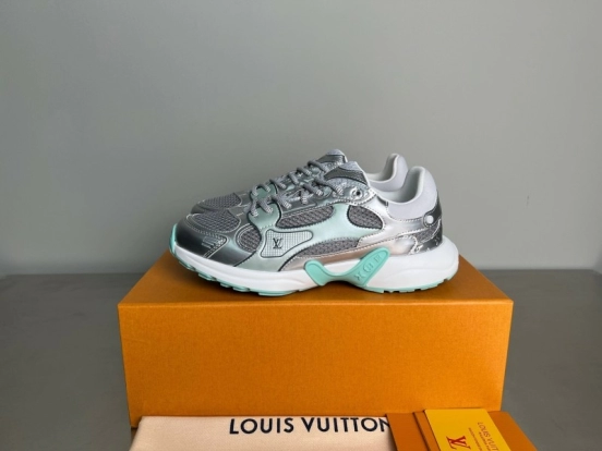 أديداس ل في أولمبيا حذاء كاجوال كاجوال برباط مستدير من الأمام والجزء العلوي منخفض الرقبة - YC