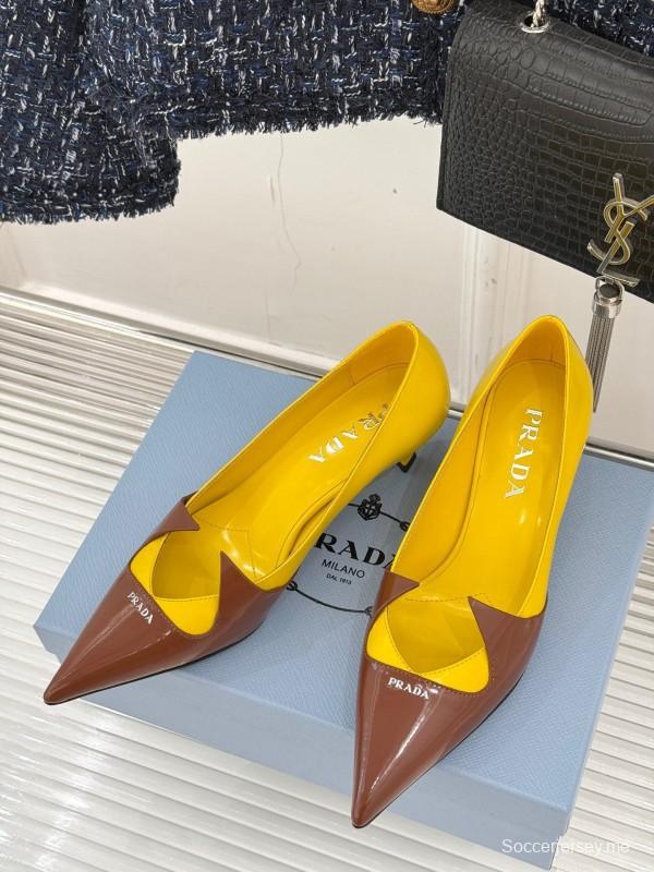 برادا 2025 برادا 2025 حذاء فردي بكعب مدبب من الأمام بكعب واحد - KFY00310