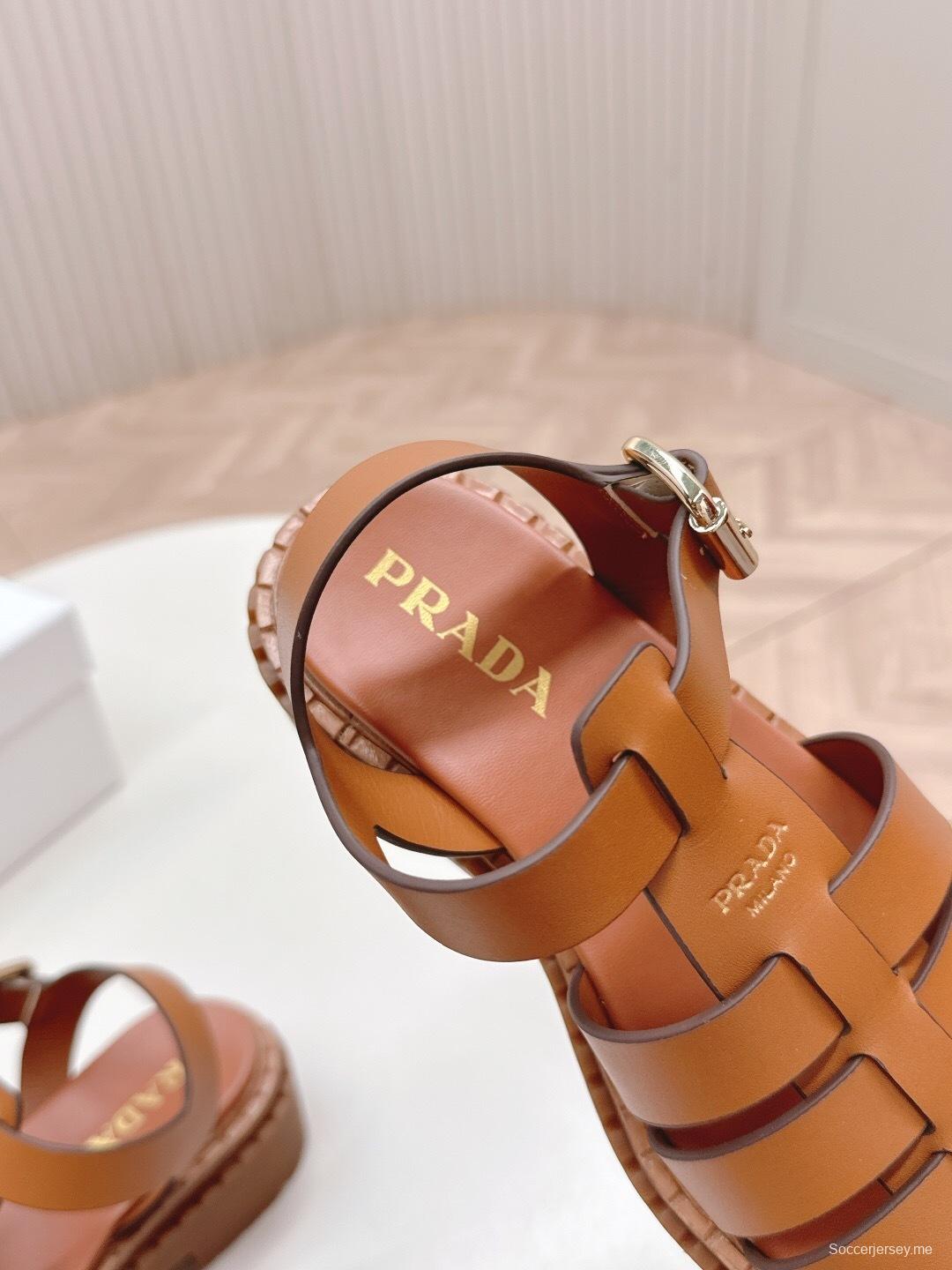 برادا صندل روماني ذو كعب منخفض لربيع وصيف 2025 لربيع وصيف 2025 - LY00290