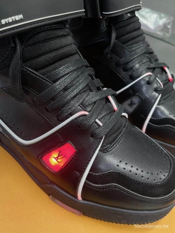 حذاء رياضي LV Trainer Maxi الرياضي مع كابل شحن LED متعدد الألوان - AS00760