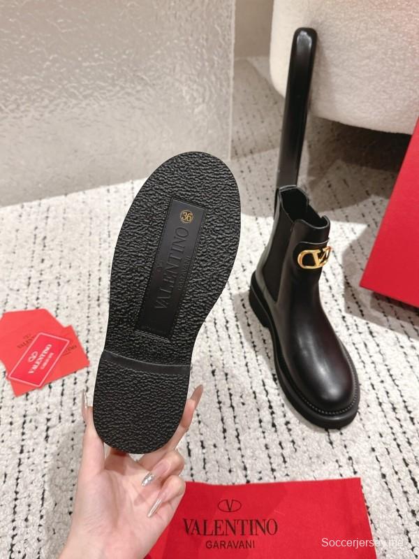 فالنتينو 2025 فالنتينو 2025 حذاء قصير معدني من العناصر المعدنية - LY00330