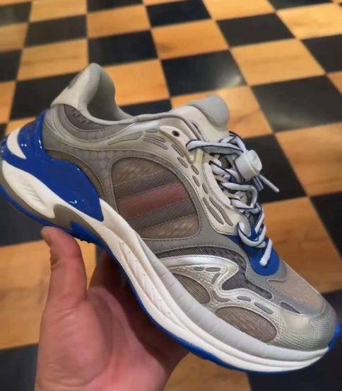 حذاء رياضي 2.0 من غوتشي بخطوط عاكسة وتصميم قديم - AS00450