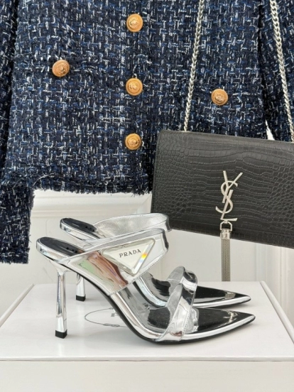 صندل بكعب عالٍ مدبب من برادا بكعب عالٍ مع مشبك مثلث - KFY00280