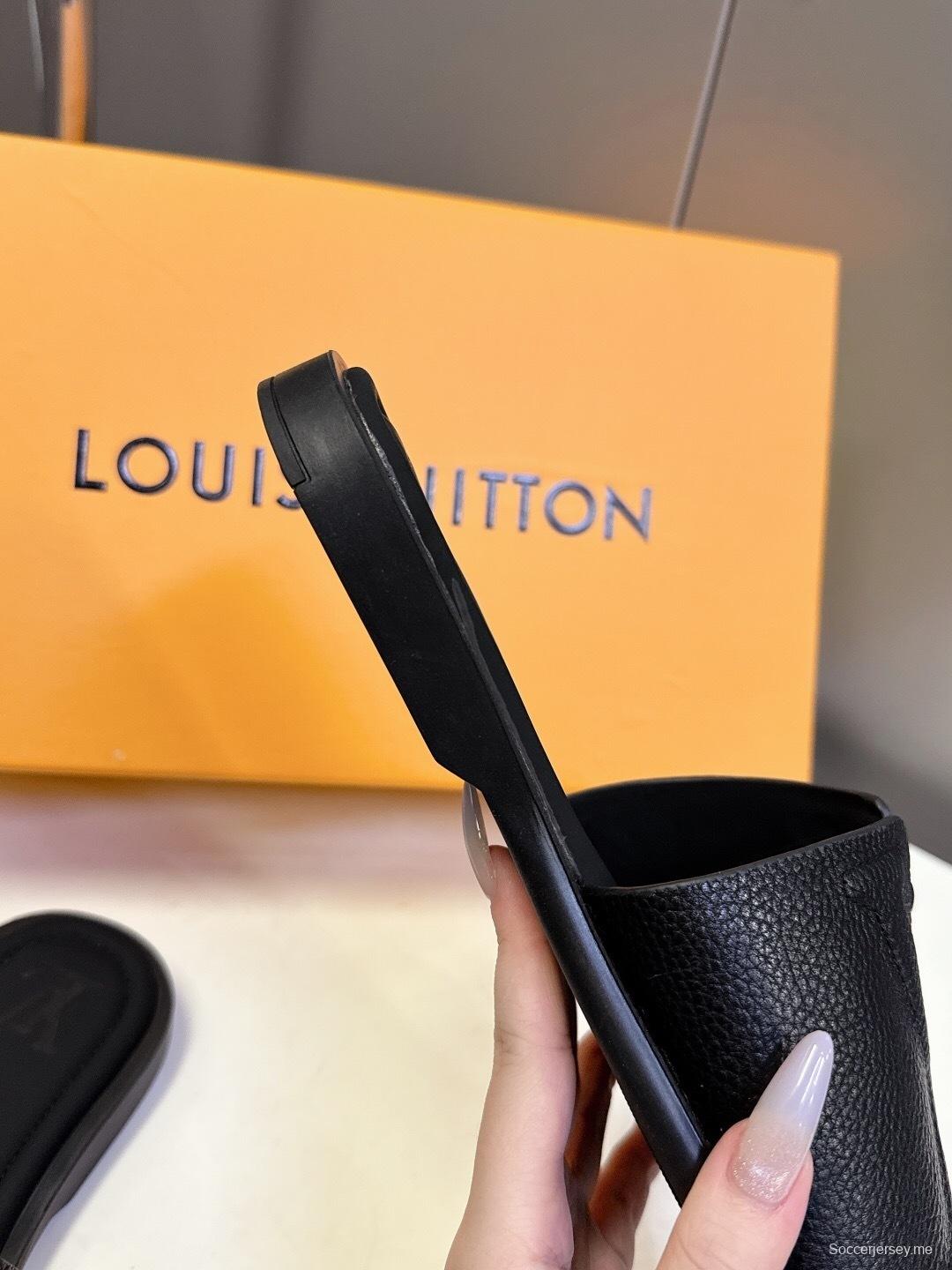 صندل سلسلة فينس من لويس فويتون بنقشة مونوغرام وحزام قابل للتعديل - KFY00220