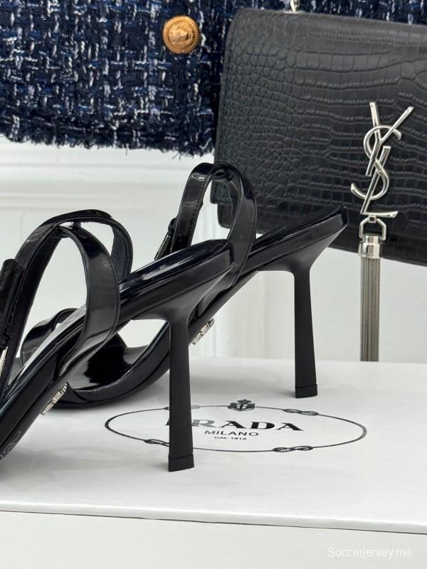 صندل برادا 2025 بإبزيم مثلث الشكل مدبب عند الكعب العالي - KFY00280