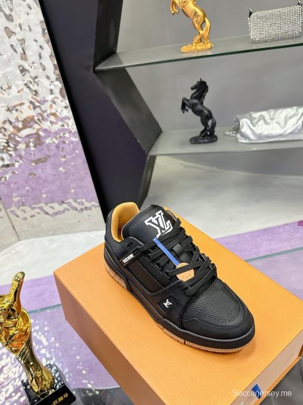 حذاء سنيكرز LV من لويس فويتون LV Trainer Maxi بتفاصيل مونوغرام - AS00360