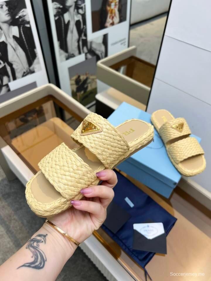 صنادل برادا 2025 من برادا صندل منسوج يدويًا من الرافيا مفتوح من الأمام - KFY00260