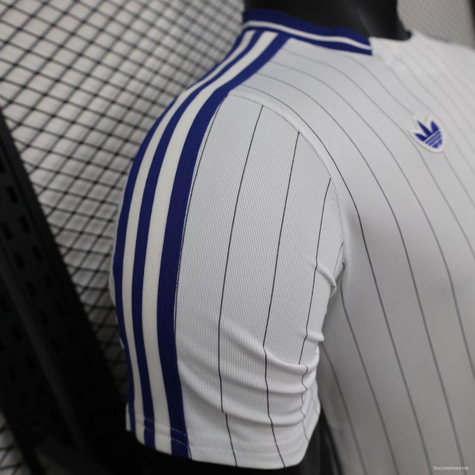 2026 نسخة اللاعبين كولومبيا قميص أبيض مع خطوط زرقاء عمودية