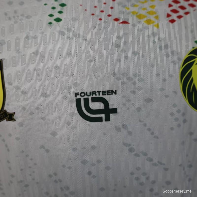 2026 نسخة اللاعب الكاميرون قميص أبيض مع أحمر، نقشة نقطية