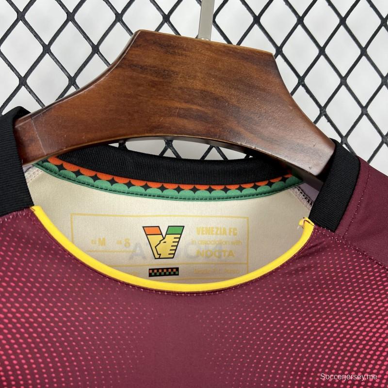 2025/26 قميص ما قبل المباراة لفريق فينيسيا لكرة القدم للرجال