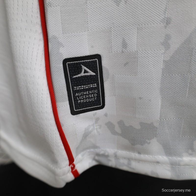 25/26 نسخة اللاعب كروز أزول قميص أبيض مع نمط رمادي باهت