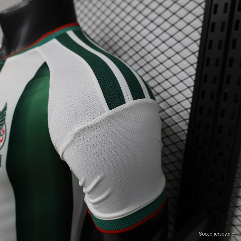قميص اللاعب الخاص بالنسخة 2026 باللونين الأخضر والأبيض (المكسيك)