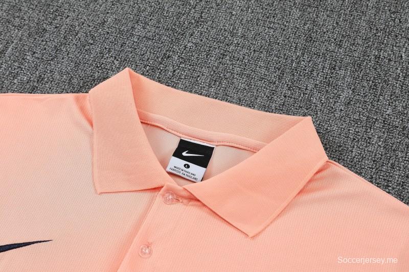 26/27  قميص بولو للتدريب بلون السلمون الوردي من برشلونة + بنطال طويل بلون أزرق داكن - بدلة رياضية