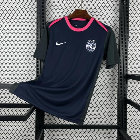 قميص ما قبل المباراة لفريق سبورتينغ لشبونة للرجال لموسم 2026/27