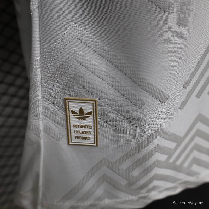 قميص اللاعب إصدار 26/27، يوفنتوس أبيض مع أخضر داكن، إصدار خاص