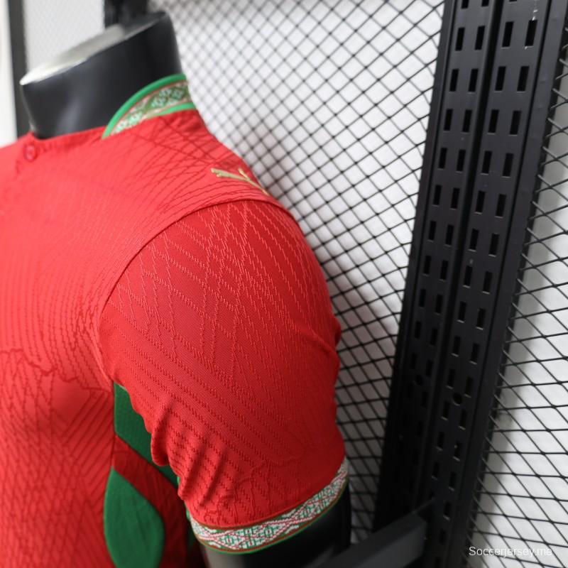 قميص الفريق الأول للمغرب باللونين الأحمر والأخضر، موسم 2026/2027