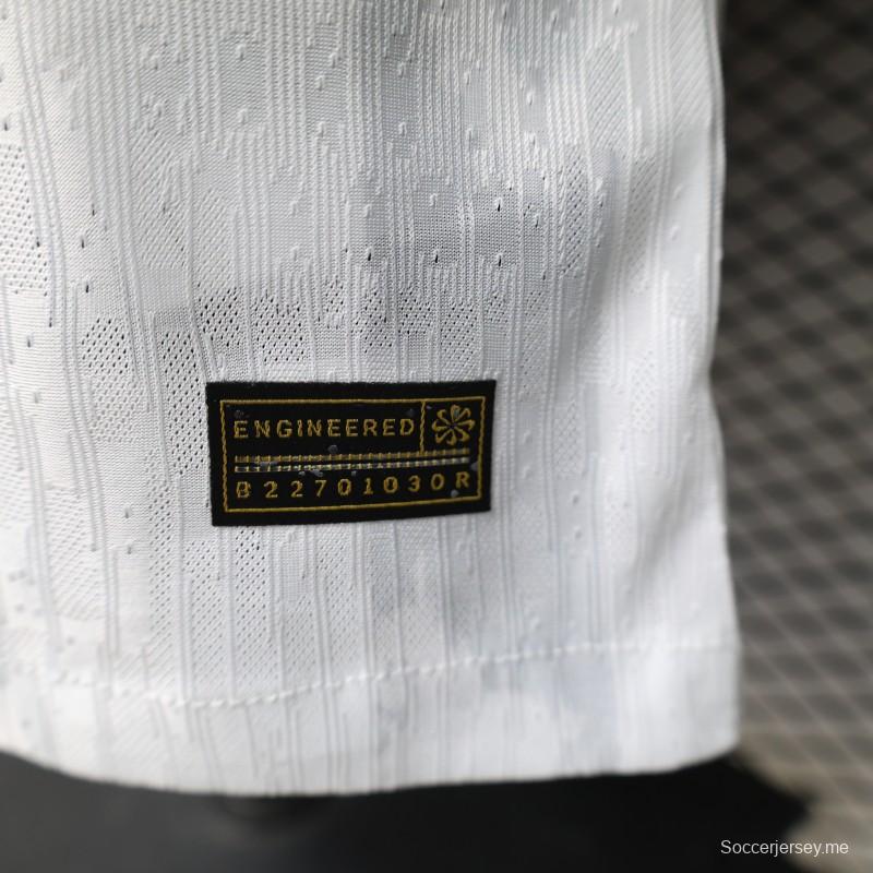 قميص اللاعب الإصدار 2026، إنجلترا، أبيض وأزرق وأحمر، بتصميم الأسد الرمزي، إصدار خاص