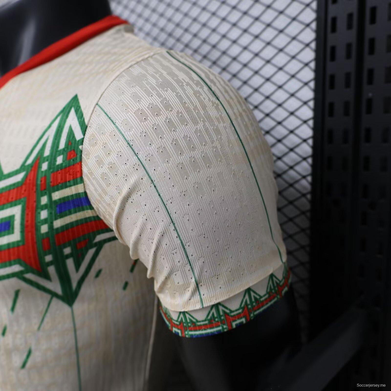 قميص اللاعب الإصدار 2026 باللون الكريمي مع نقوش هندسية قبلية، إصدار خاص