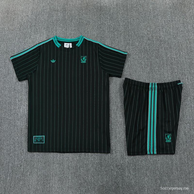 26/27  ليفربول  قميص أسود بأكمام قصيرة + شورت كرة قدم