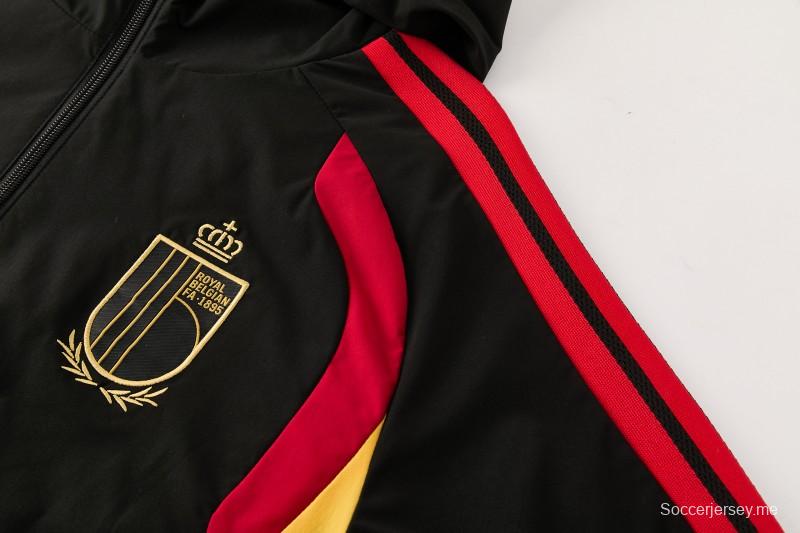 26/27 بلجيكا  طقم رياضي بلون أسود مع سترة بغطاء رأس وسحاب كامل + بنطال طويل