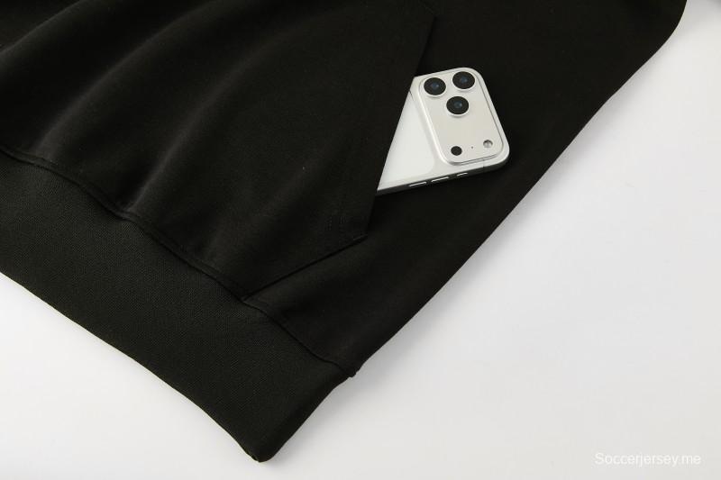 26/27 مانشستر يونايتد - بدلة رياضية سوداء بغطاء رأس وبنطال طويل