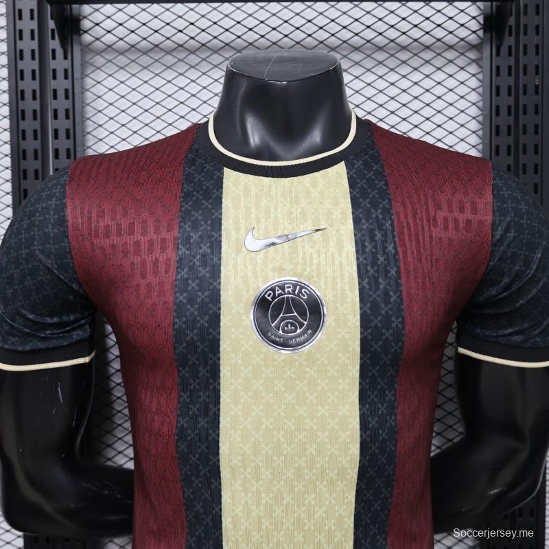 قميص اللاعب الإصدار 26/27  باريس سان جيرمان (PSG) باللون الأسود والبرغندي والذهبي - إصدار خاص