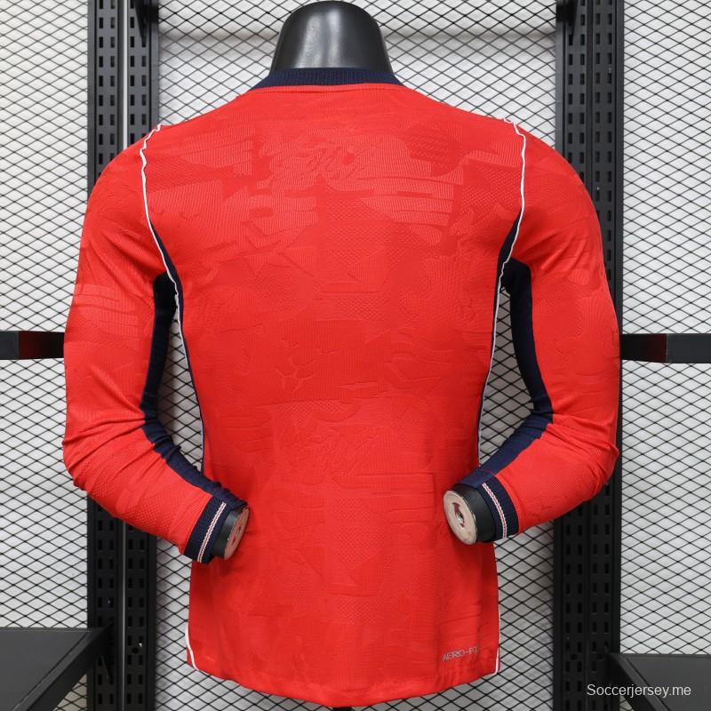 قميص لاعب إنجلترا خارج أرضها باللون الأحمر طويل الأكمام، إصدار 26/27