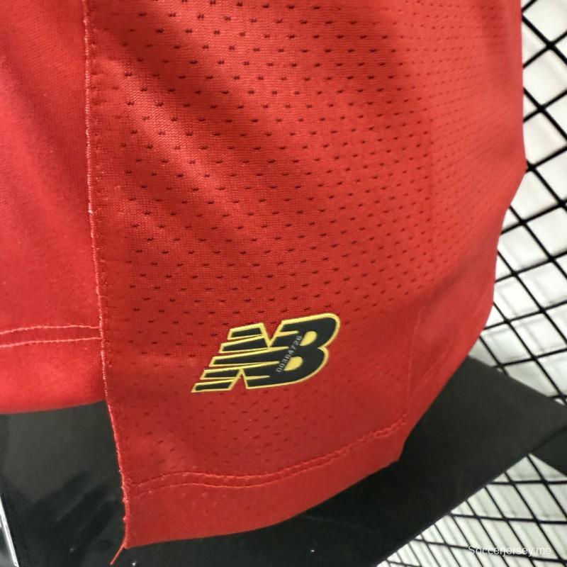 قميص ديبورتيفو تولوكا FC من نيو بالانس للمباريات على أرضه، نسخة اللاعبين 26/27، باللون الأحمر الداكن والأبيض