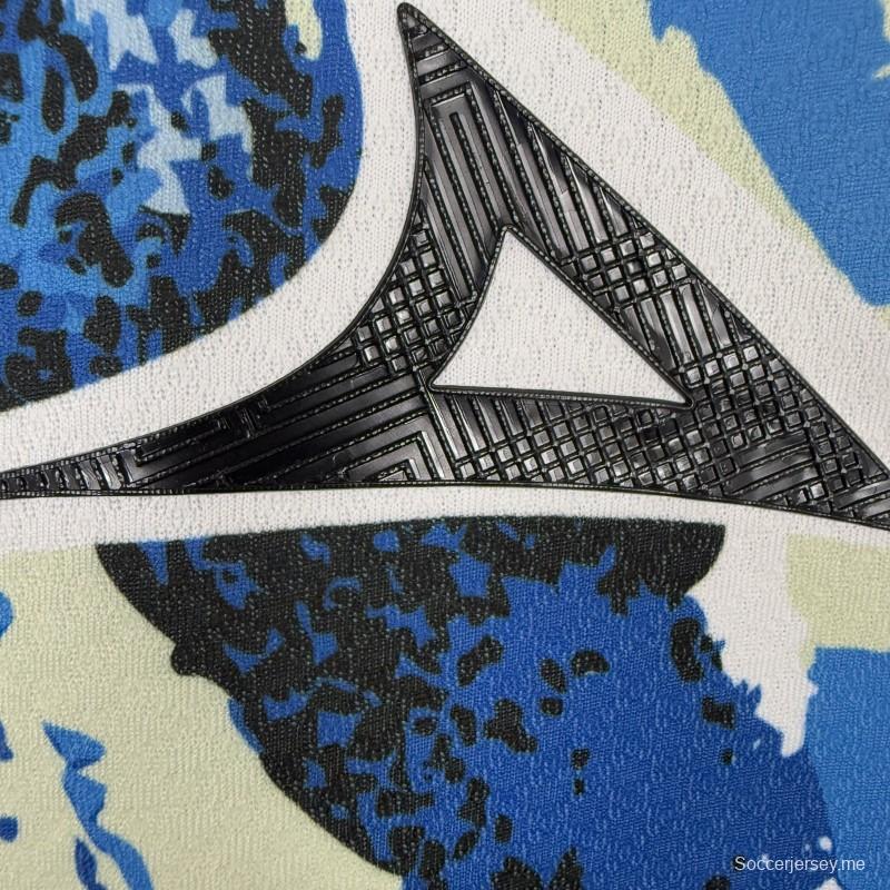 قميص اللاعب رقم 25/26 للنادي بويبلا، أبيض مع أزرق (قميص المباريات على أرضه)