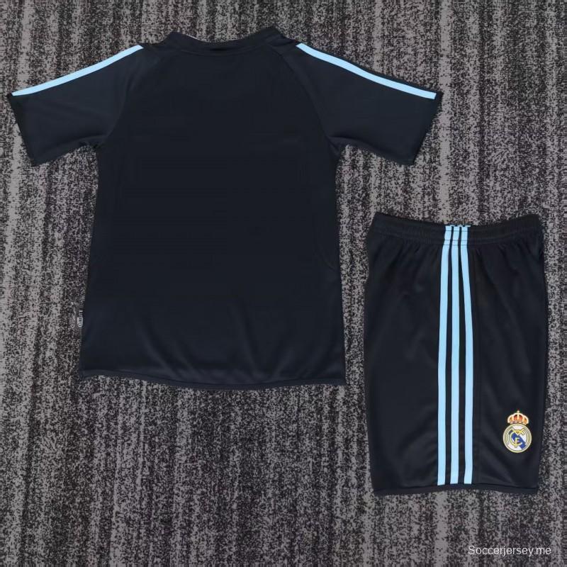 قميص ريال مدريد للعب خارج أرضه لموسم 2003/2004