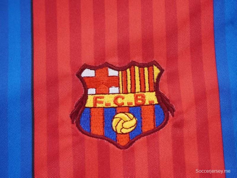 قميص برشلونة الرئيسي ذو الخطوط الزرقاء والحمراء من طراز ريترو 1989/92