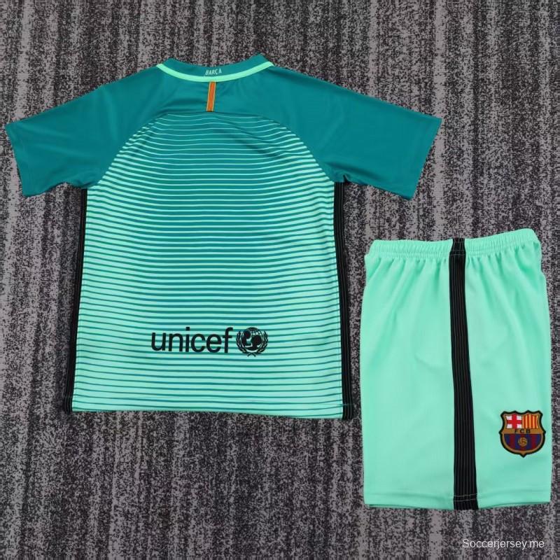 قميص برشلونة الثالث للخارج لموسم 2016/2017 بتصميم كلاسيكي