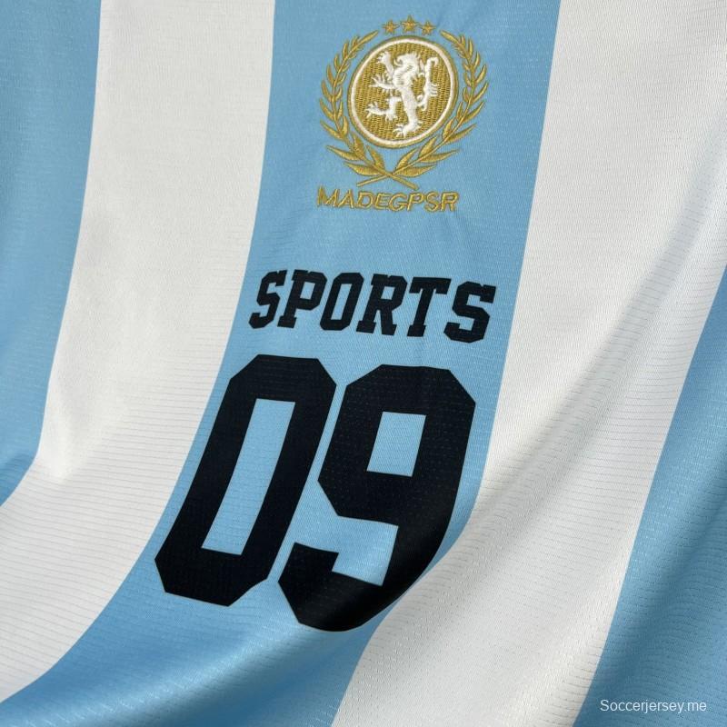 2026 قميص كرة قدم للجنسين بلون أزرق فاتح مخطط على طراز كأس العالم بياقة على شكل V