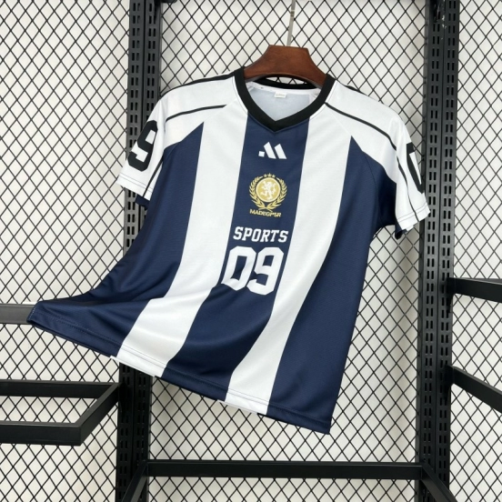 2026 قميص كرة قدم للجنسين بألوان زرقاء فاتحة مخططة على طراز كأس العالم برقبة على شكل V 1