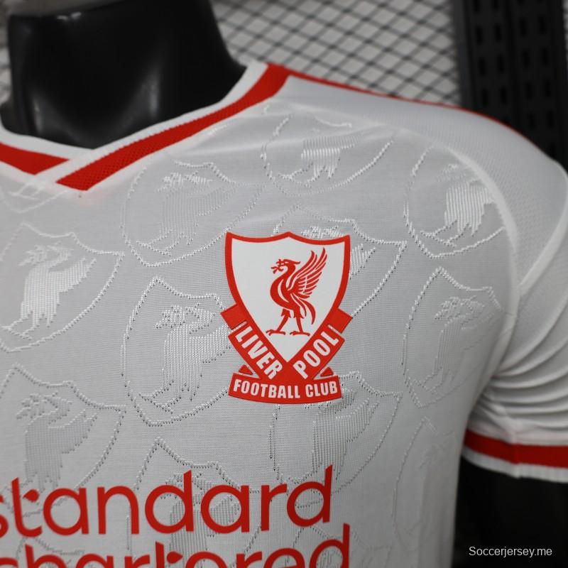 قميص ليفربول الأبيض للاعبين من موسم 2026/2027