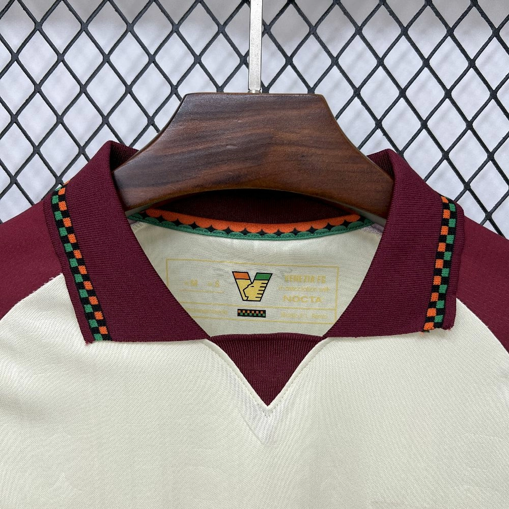 2025/26 قميص نادي فينيسيا للرجال خارج الملعب