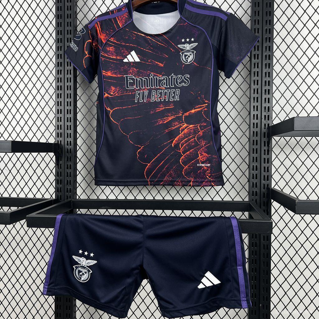 الزي الرابع لفريق بنفيكا للأطفال لموسم 2025/2026