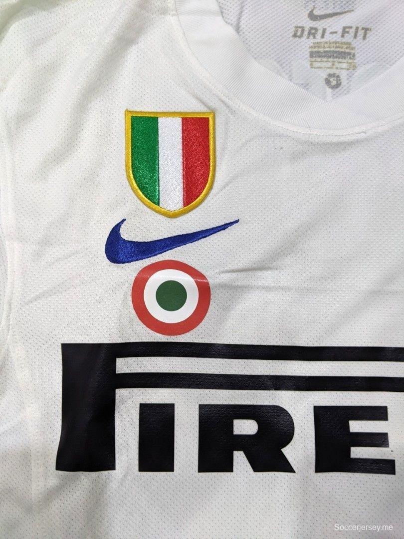 قميص ريترو 10/11 انتر ميلان انتر ميلان ابيض مع رقع كاملة
