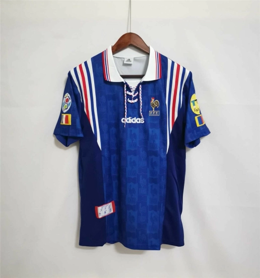 قميص منتخب فرنسا 1996 ريترو 1996 مع رقعة على قميص منتخب فرنسا مع رقعة على قميص منتخب فرنسا
