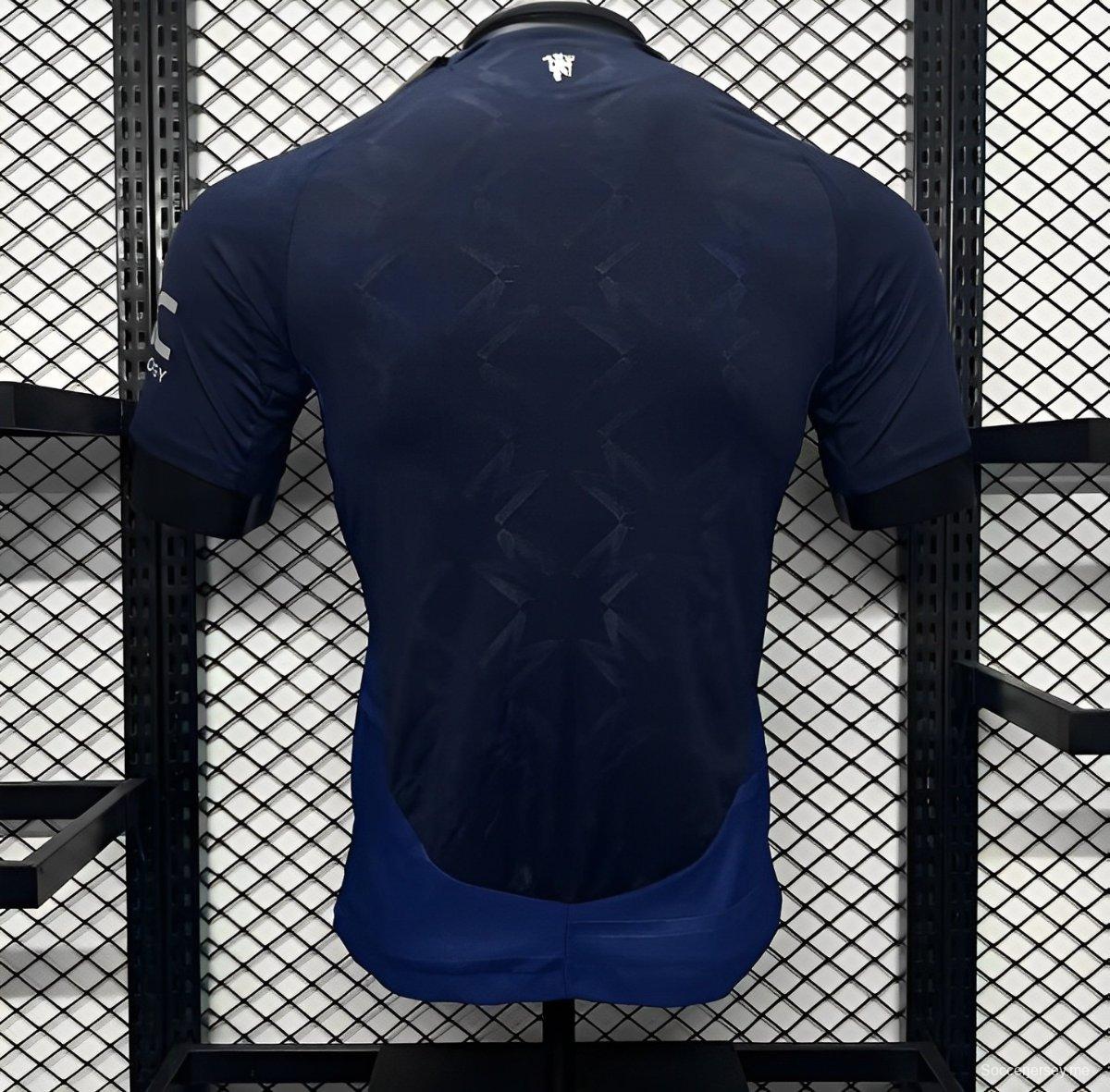 إصدار اللاعب 24/25 قميص مانشستر يونايتد خارجي باللون الكحلي 24/25
