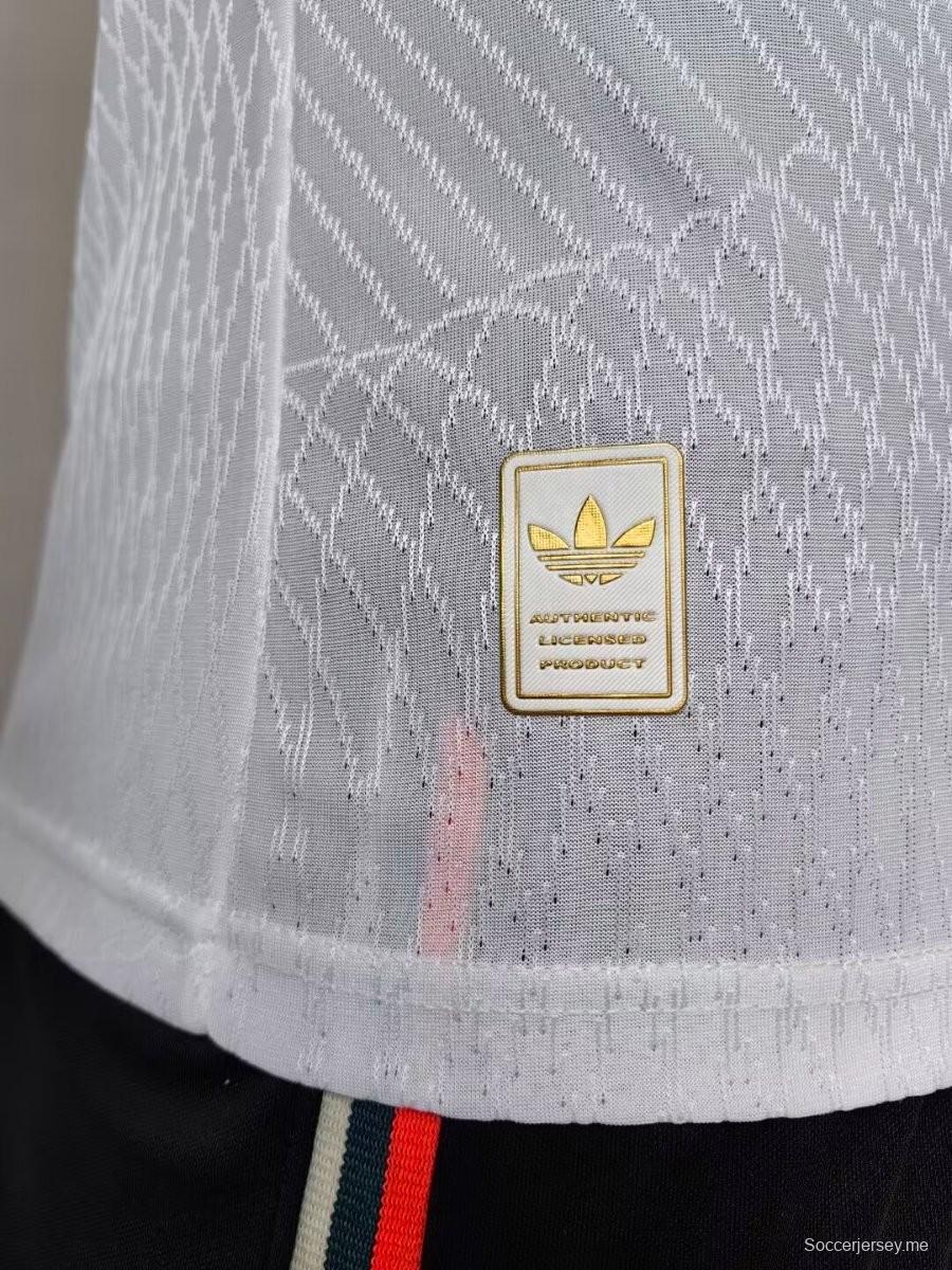 إصدار اللاعب 24/25 القميص الأبيض الثالث لمانشستر يونايتد 24/25
