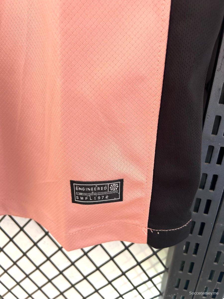 24/25 قميص باريس سان جيرمان الثالث وردي طويل الأكمام وردي اللون
