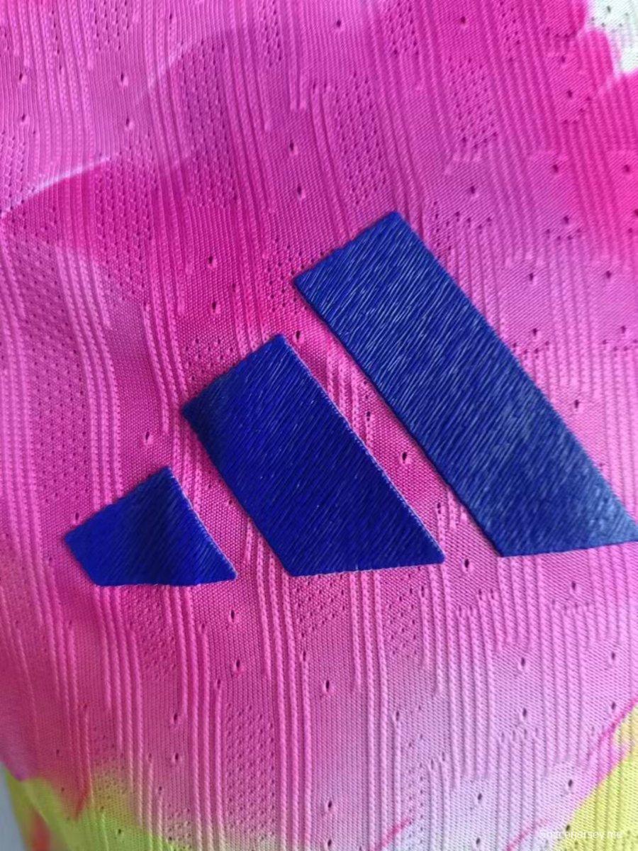 إصدار اللاعب 2024 قميص اليابان الخاص باللون الوردي/الأصفر/الأزرق 2024
