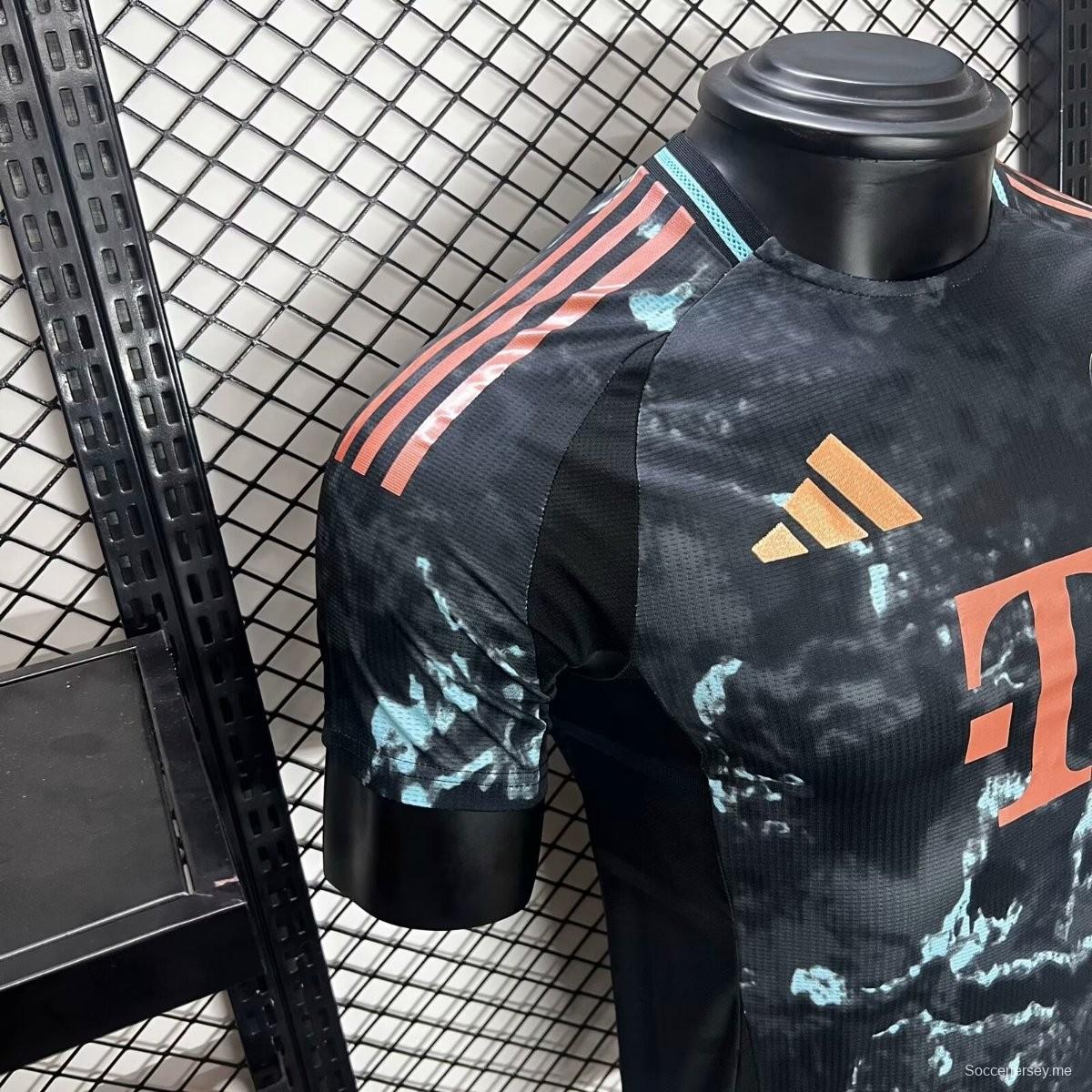 نسخة اللاعب 24/25 قميص بايرن ميونيخ 24/25 خارج أرضه
