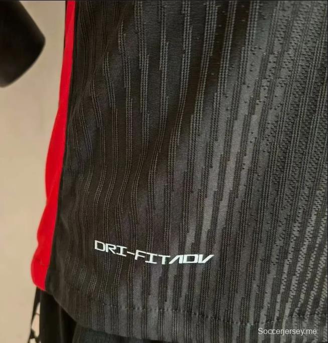 نسخة اللاعب 24/25 قميص بايرن ميونيخ 24/25 خارج أرضه
