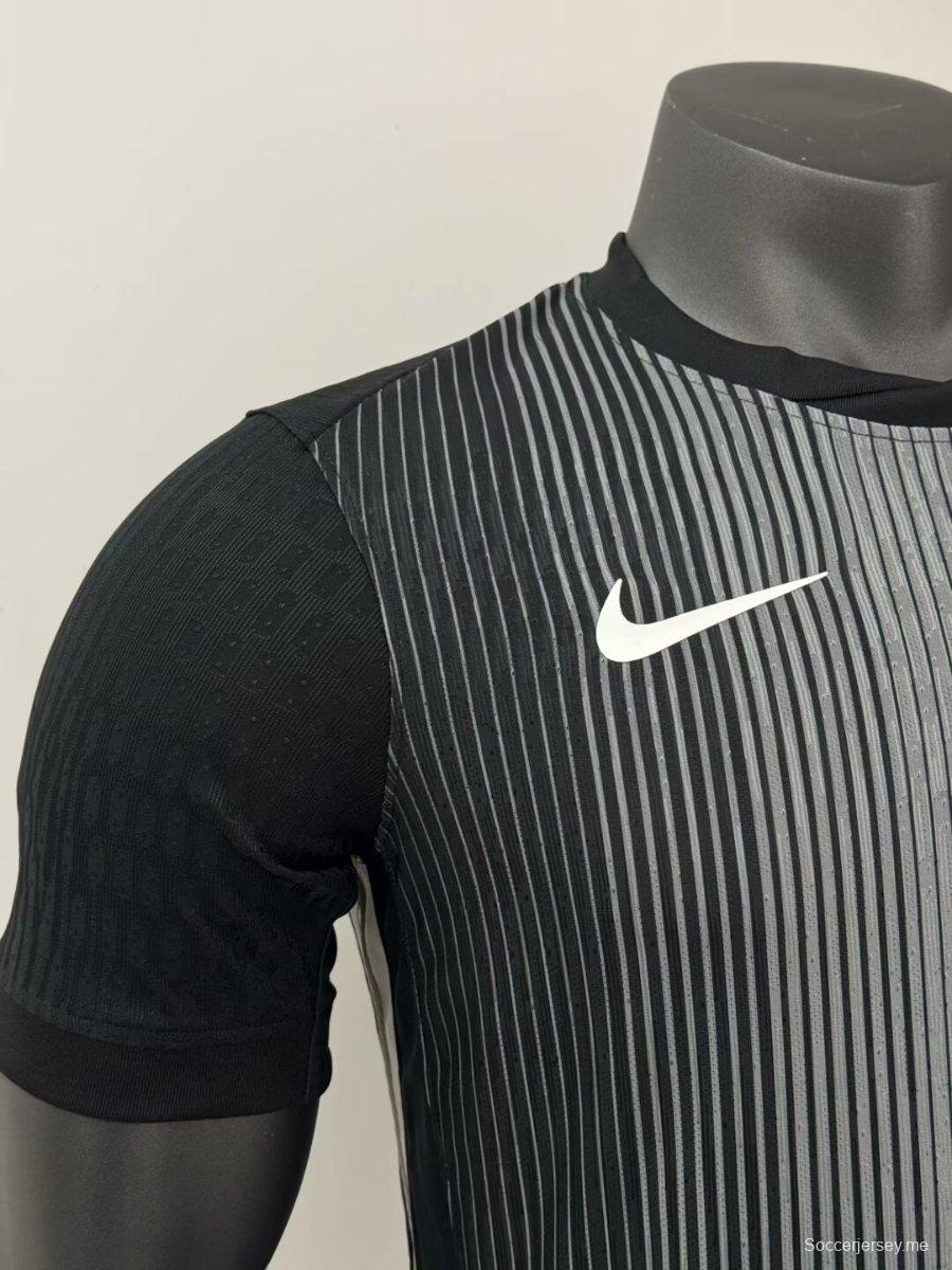 نسخة اللاعب 25/26 حارس مرمى باريس سان جيرمان قميص أسود اللون