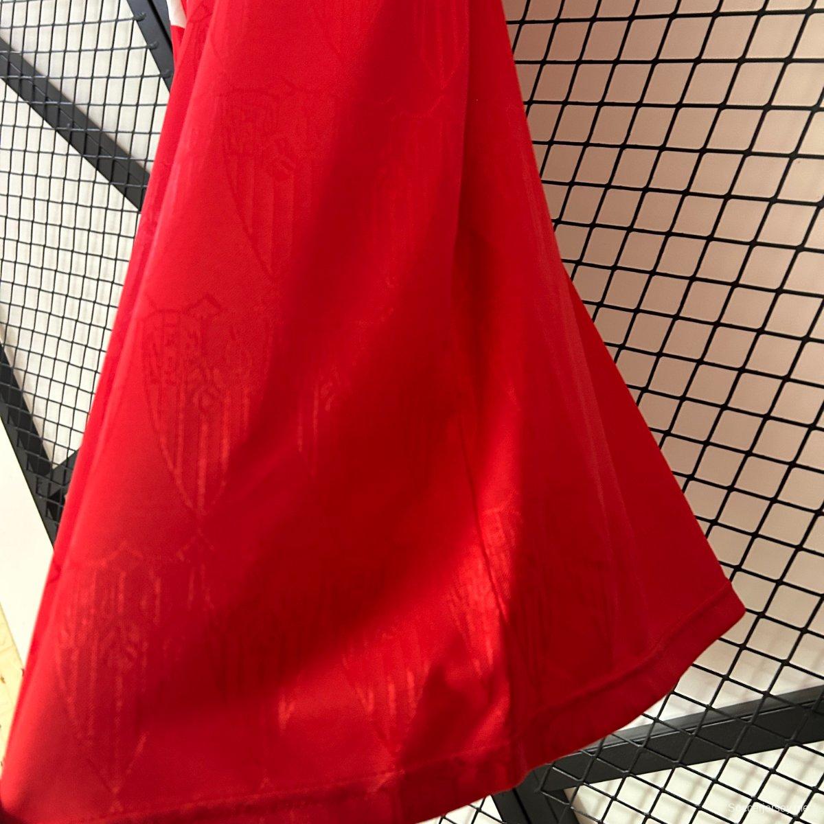 قميص أحمر عتيق 92/93 نادي إشبيلية لكرة القدم خارج ملعبه